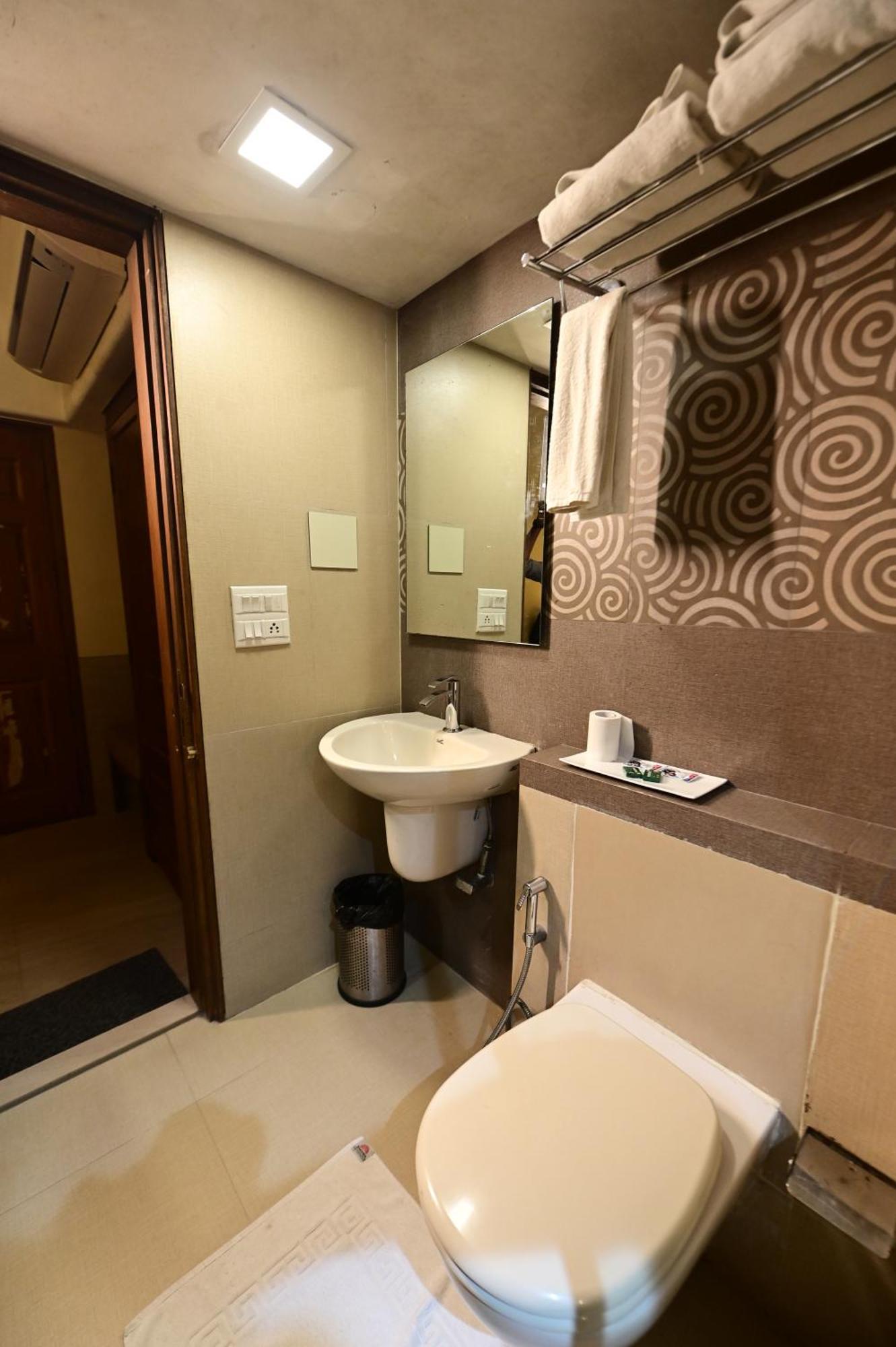 מומביי Hotel Sai Inn מראה חיצוני תמונה